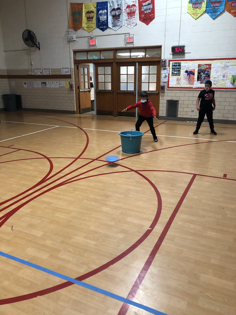 MrNawroth's tweet photo. Pictures of students playing a fun culminating frisbee game in PE called Kan Jam @Forest_TCS #TheTrojanWay https://t.co/6a2SyNAdjQ