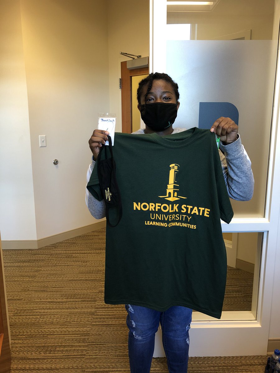 nsulearningcomm's tweet photo. Tianna stopped by the office today for the @nsulearningcomm welcome gift! 

Each student in the program will receive a shirt, mask, sanitizer and a touch tool! #Behold https://t.co/s9A4sW00O1