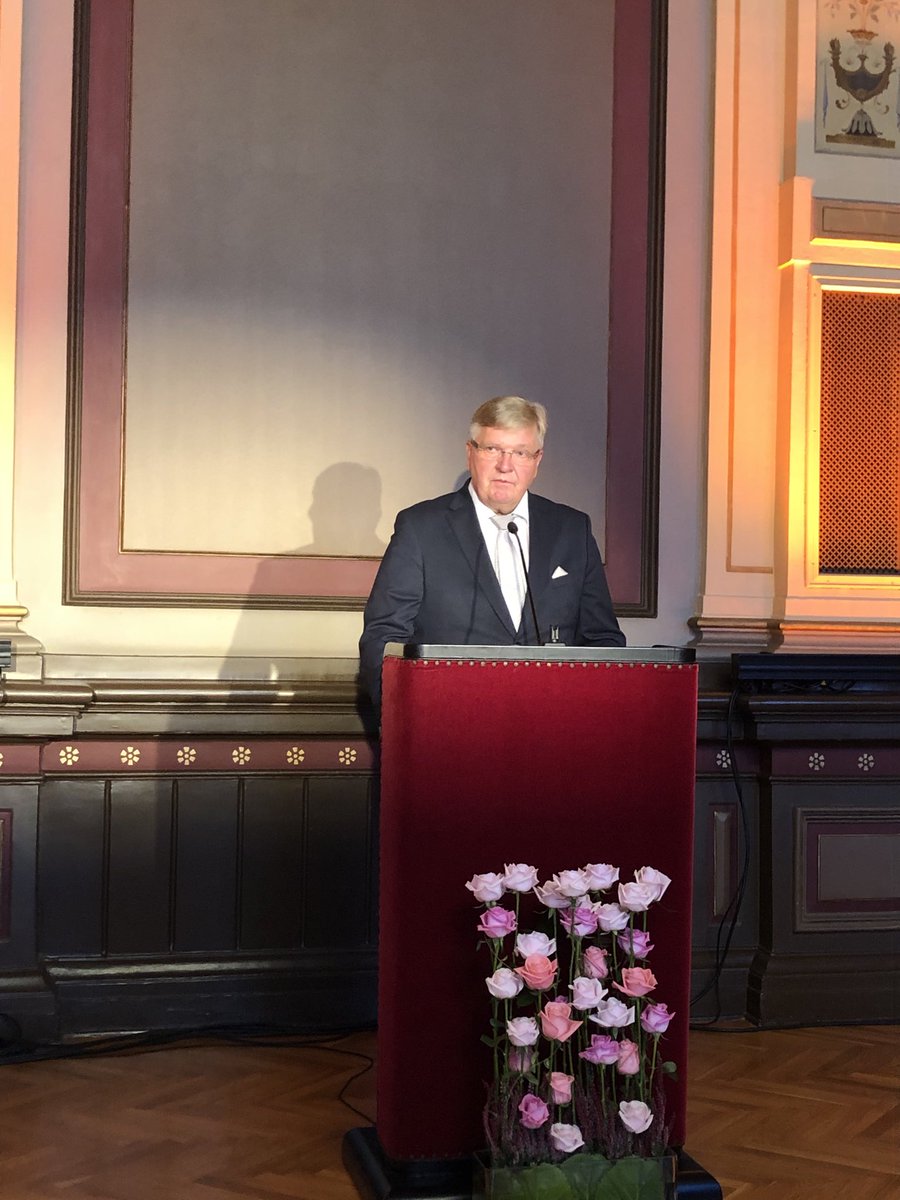 Tampere päivän palkintojuhla Raatihuoneella 1.10.2020. Tampere palkinto myönnettiin teollisuusneuvos Markus Mattssonille hänen ansioistaan Tampereen elinkeinoelämän hyväksi! Onnea! ⁦<a href="/Tamperekaupunki/">Tampereen kaupunki</a>⁩ ⁦<a href="/IkonenAK/">Anna-Kaisa Ikonen</a>⁩ ⁦<a href="/LauriLyly/">Lauri Lyly</a>⁩