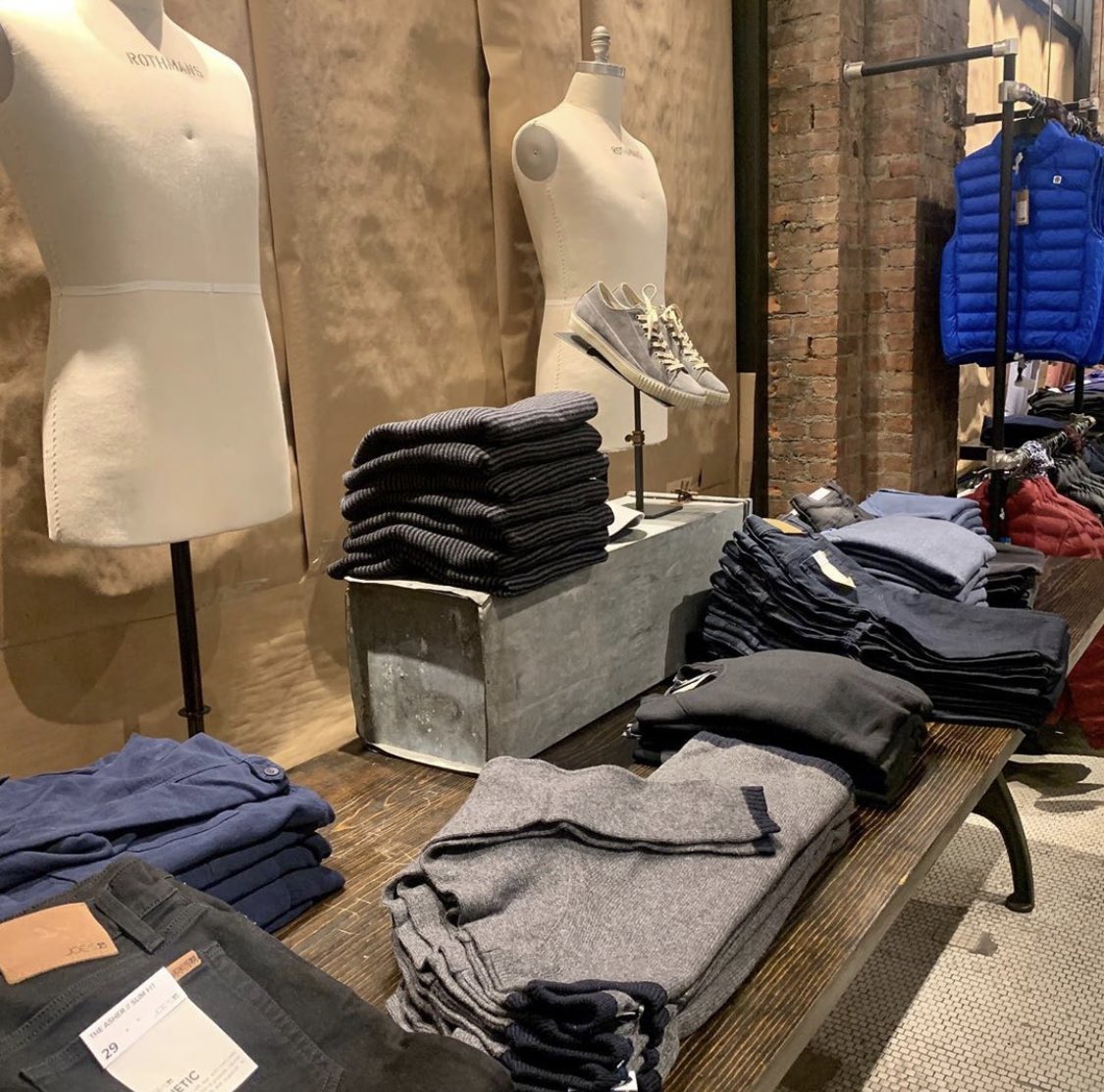 Family-owned, community-focused, award-winning clothes, NOW OPEN IN NYC! We are so excited to have one of our favorite men's apparel shops <a href="/RothmansNYC/">Rothmans</a> back open in #UnionSquareNY. Looking forward to looking sharp with new suits, jackets, and more 👔 #USQOpenForBusiness #BizBuzz