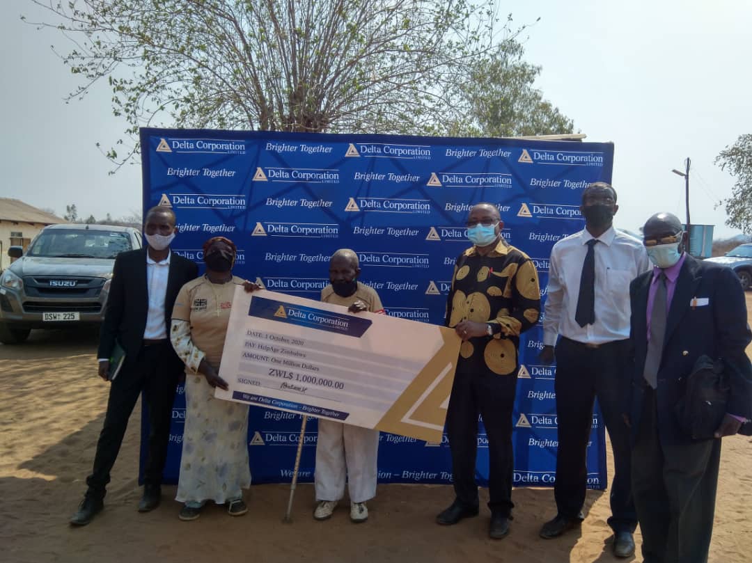 NANZHre's tweet photo. Today is #InternationalDayoftheOlderPerson. Let's remember the sacrifices made by our parents for us to be us. We celebrated the day at Mozowe River Bridge Old People's home in #Rushinga we in collaboration with various partners we donated food hampers.
@HelpageZ @OMpslsw https://t.co/L6DSgiFu4i