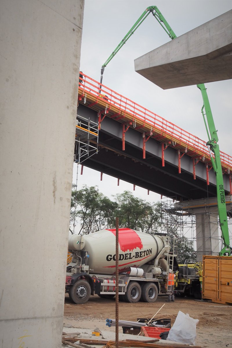 Airport_FRA's tweet photo. Did you know that our Sky Line train🚆doesn´t run on rails but on concrete using real rubber tyres? And to keep it going that way, we started building its new road surface today. More about our future people mover system connecting Terminal 3👉🏽https://t.co/MBv6bBQ80E #FRAfutureT3 https://t.co/hRWdl8ouyf