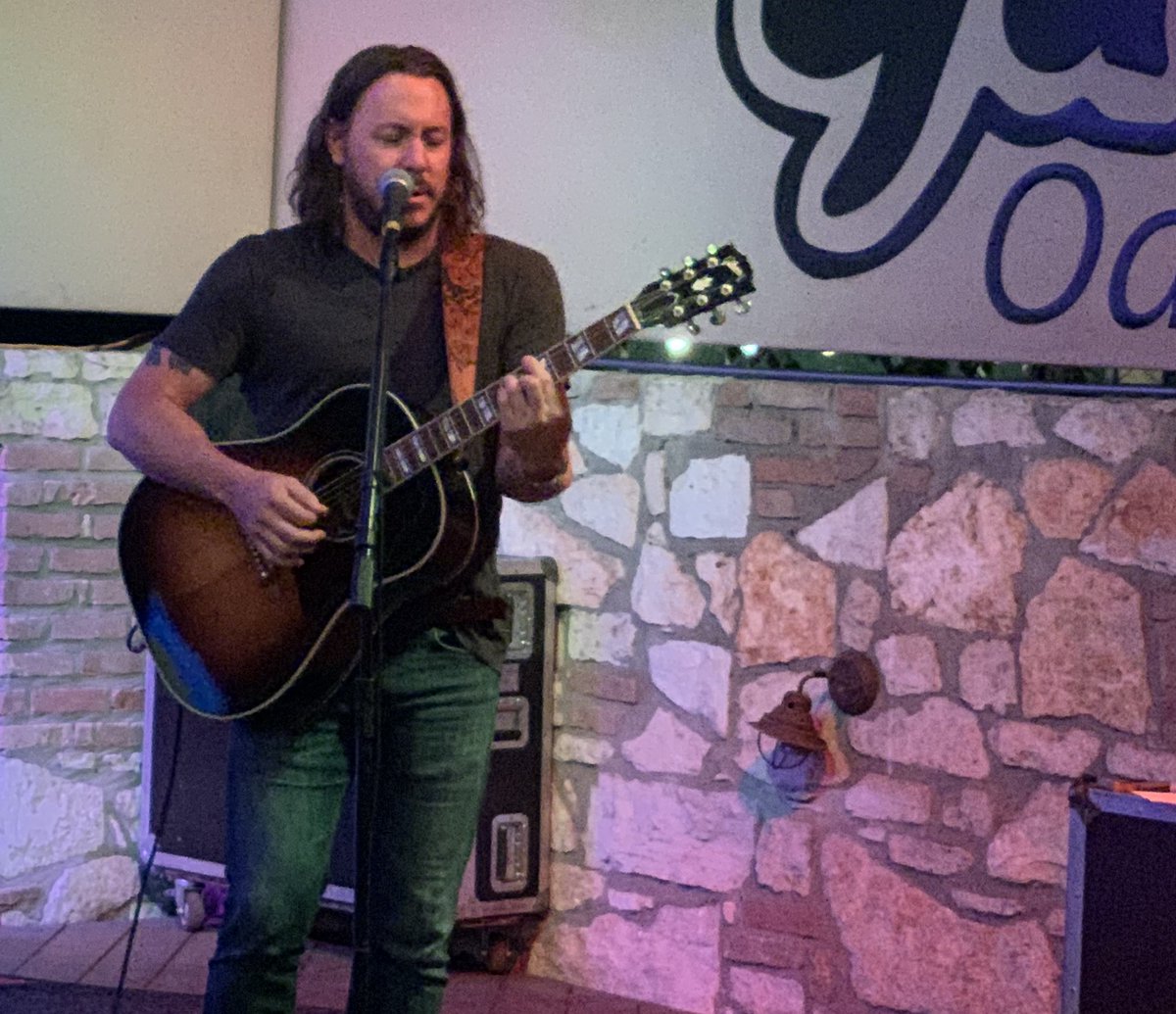 stevecarlson's tweet photo. Thanks to @SunRadioTX and everyone who tuned into the show last night! https://t.co/mBePAMeHA2