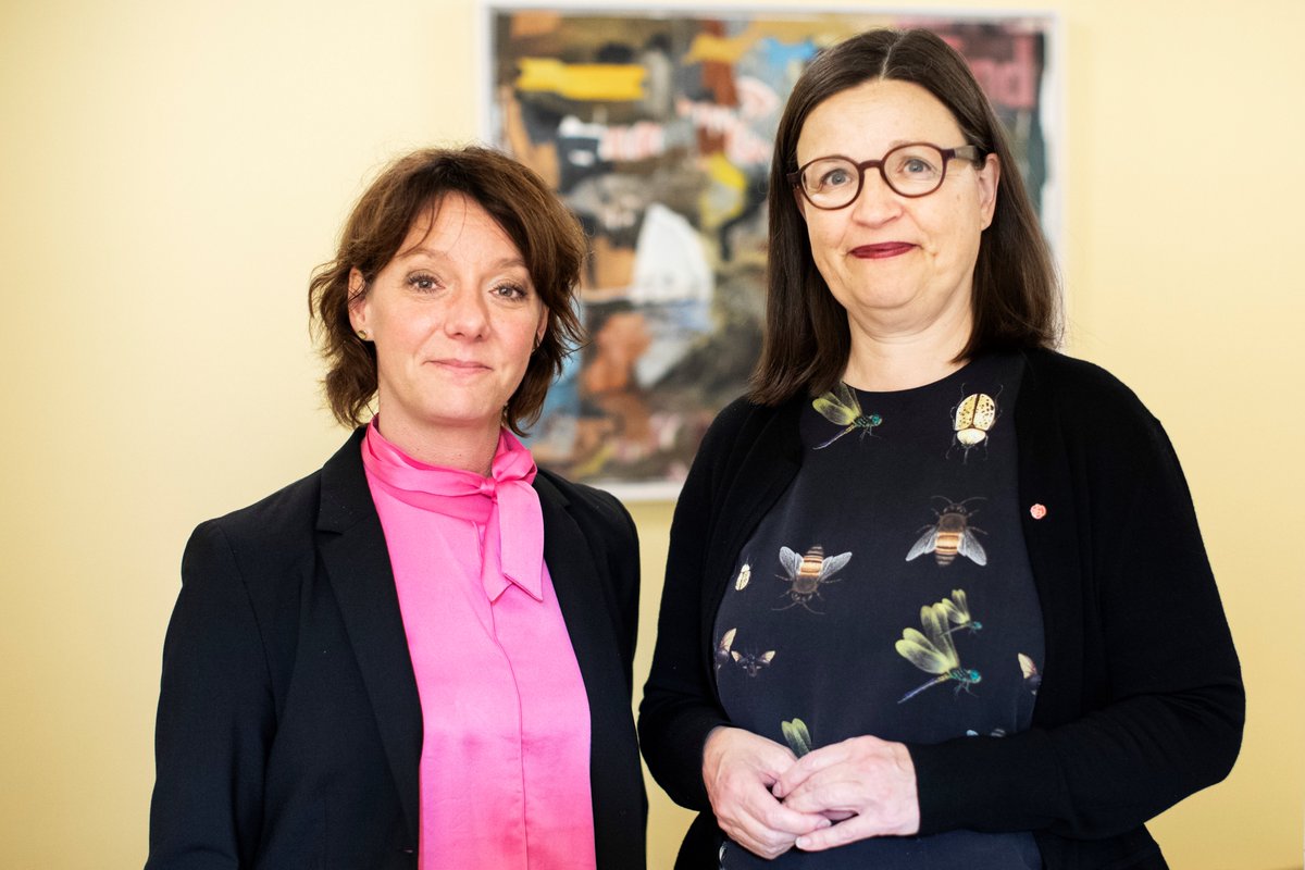 Idag på #världslärardagen vill vi tacka alla er som varje dag undervisar Sveriges barn, elever och studenter! Ert arbete är och har varit extra viktigt och särskilt svårt under covid-19-pandemin, <a href="/Anna_Ekstrom/">Anna Ekström</a>, Matilda <a href="/ernkrans/">Matilda Ernkrans</a>