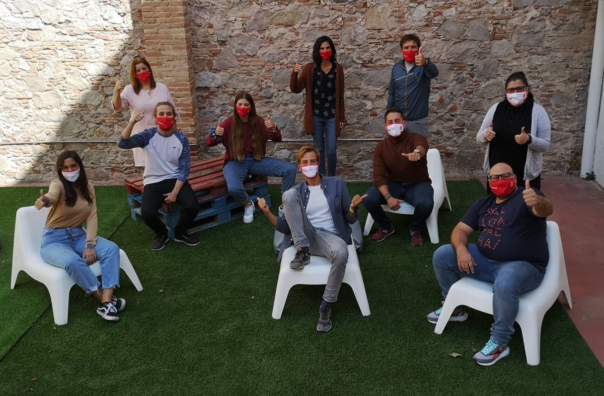 creativialab's tweet photo. ¡Así de bien luce nuestro equipo su mascarilla solidaria #STAYSAFE! Por la compra de una, estarás donando otra para ayudar a @openarms_fund a seguir salvando vidas en el Mediterráneo. ¿Lo hacemos posible? 👉 https://t.co/gMoihXJjU4
#WESTAYDIFFERENT #regalossalvavidas #ArchMax https://t.co/sASlUGG03S
