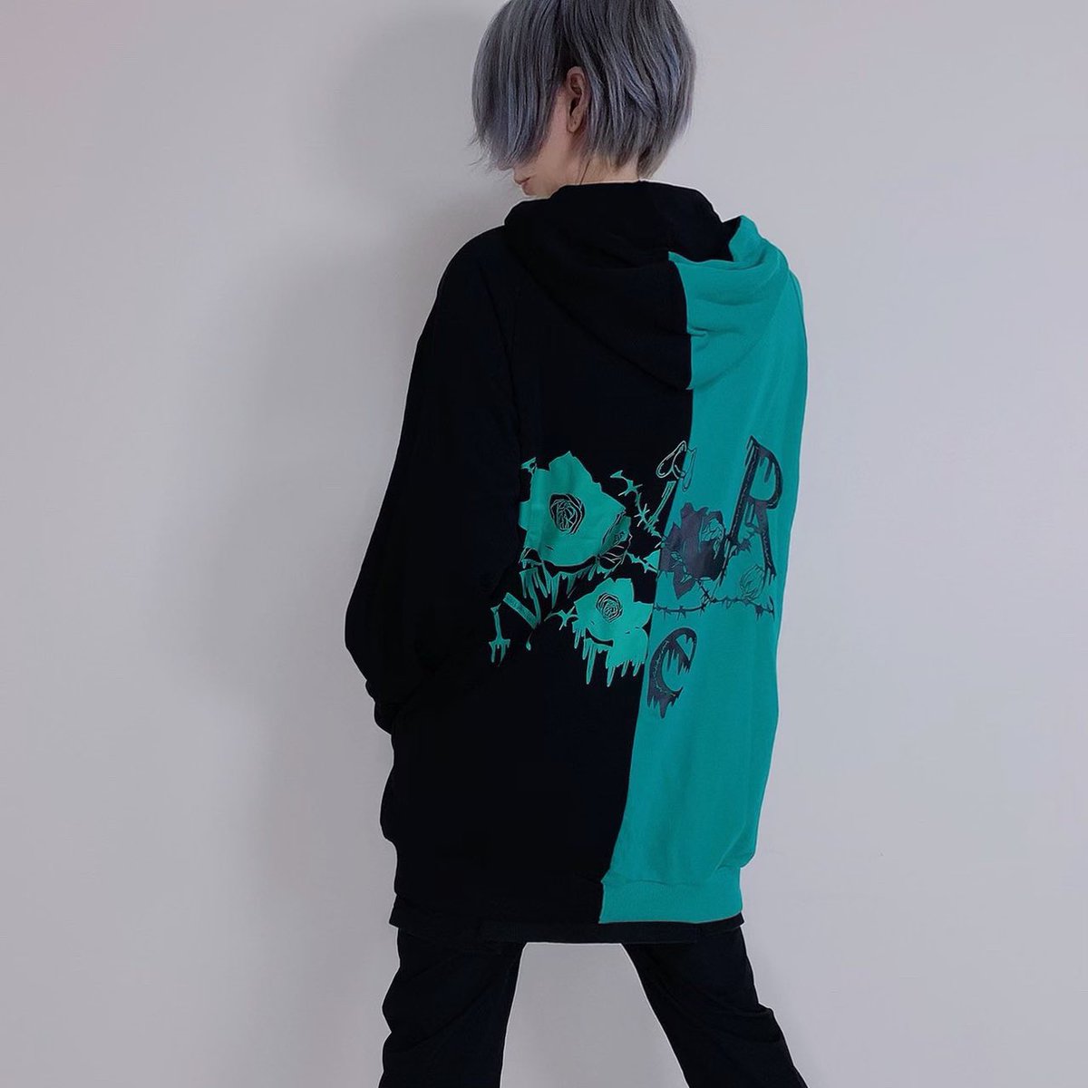 NieR_tokyo's tweet photo. 🎁本日〆切プレゼント企画🎁

こちらの当店オリジナル商品を

🎊4名様にプレゼント🎊

ユニセックスアイテムです🐰

◼応募方法
フォロー(@NieR_tokyo) &amp; RT
◼締切〆  本日24時

※鍵垢の方も対象内です。
こちらの商品は〆切後販売予定となります。

是非ご参加ください🙇‍♂️🙇‍♀️ https://t.co/N5CV6LHEcO