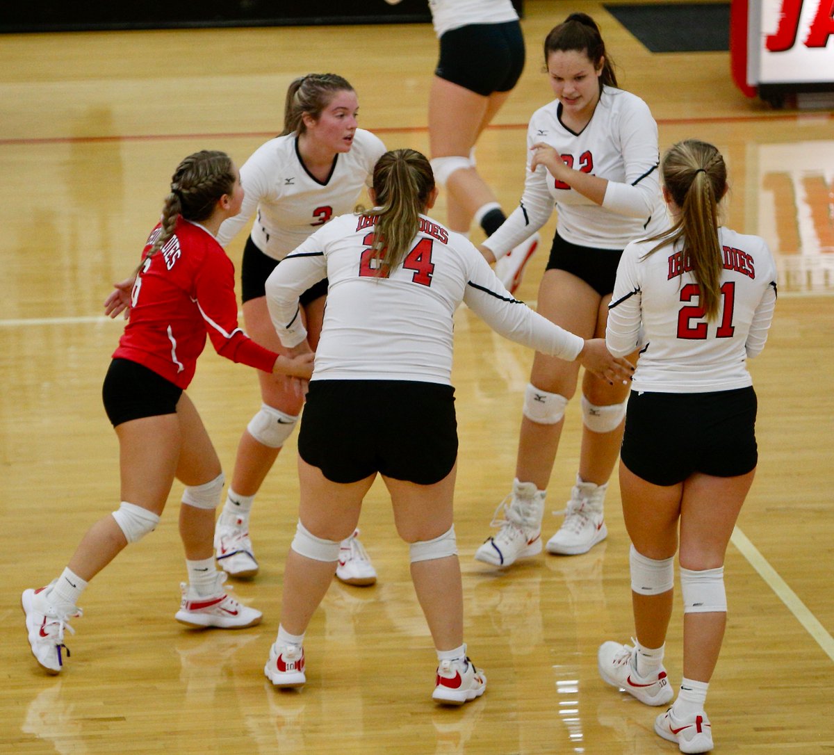 Take a look at 📸 (via <a href="/dw1509/">Derrick Webb</a>) from <a href="/volleyball_JHS/">JHS Volleyball</a>' win over <a href="/fairfield_lions/">Fairfield Lions Athletics</a> Wednesday in non-league play.

FULL GALLERY: sosportsauthority.smugmug.com/VOLLEYBALL/Fal…