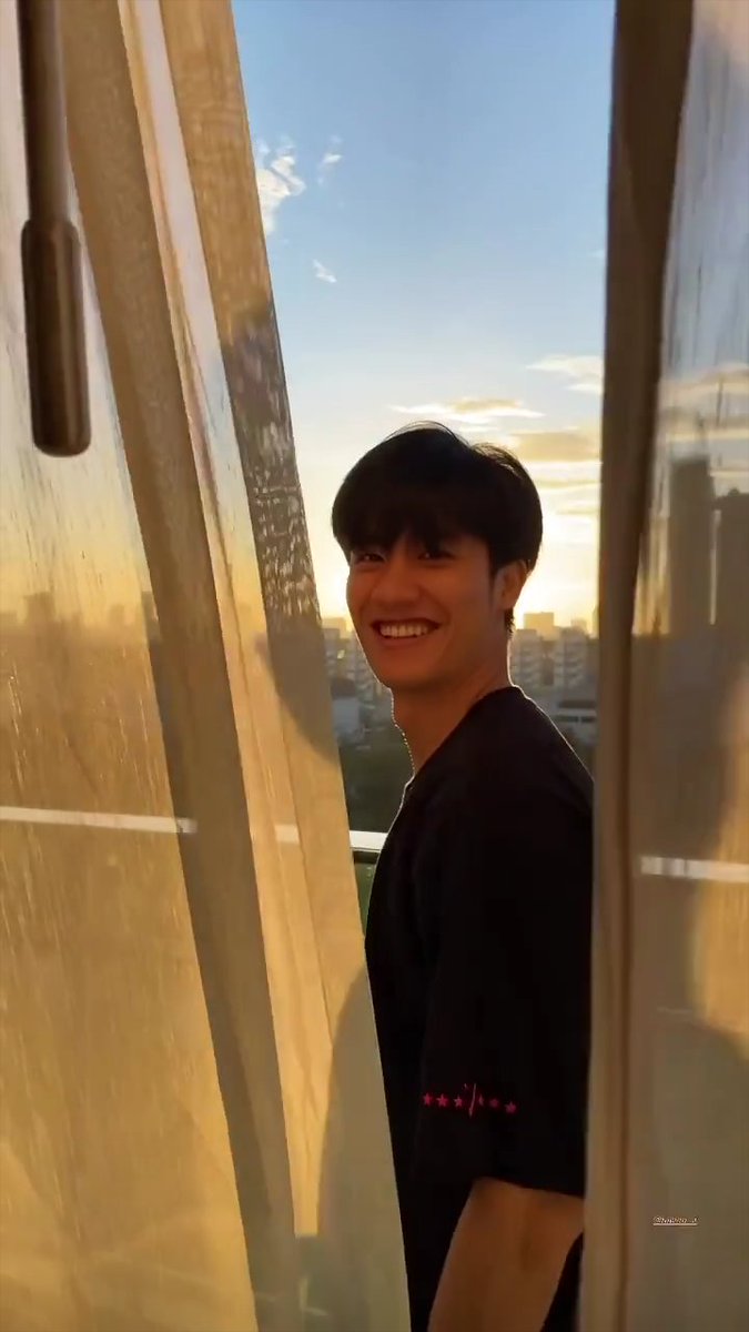 Day 159:  @Tawan_V your smile is always brighter than the sun. Te quiero  #Tawan_V