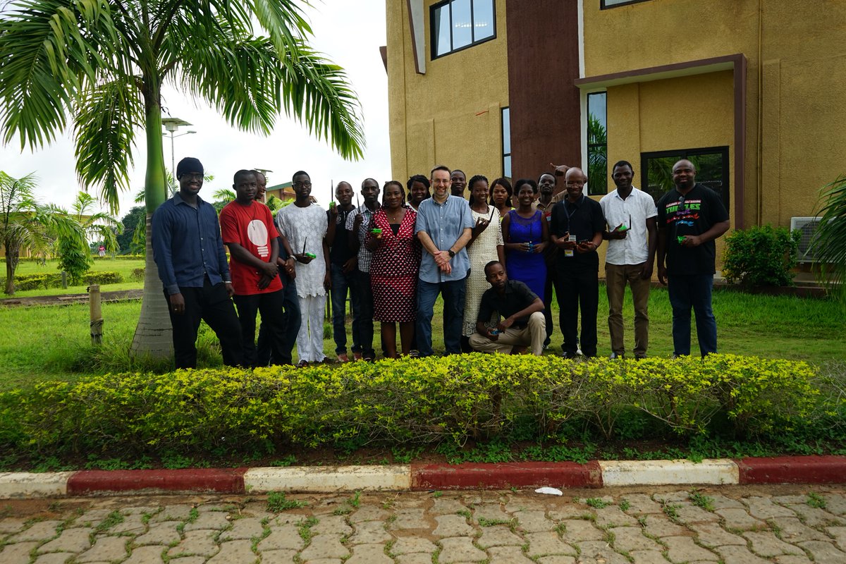 marcozennaro's tweet image. IoT workshop at IMSP in Benin, 2019 and 2020 editions. #IoT4D #IoT #realvsvirtual
