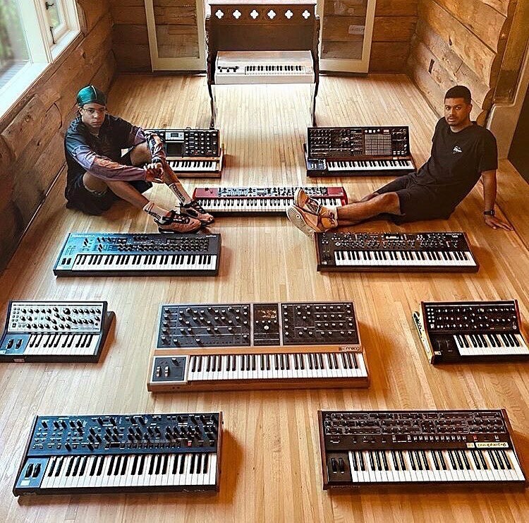 synthsotw's tweet photo. Follow👉🏻 @synthsoftheworld
.
Follow👉🏻 @synthsoftheworld for News, videos & Photos
.
#synthsofinstagram #synth #rolandsh101 #synthesizer #monosynth #producer #dj #housemusic #techno #analog #synthporn #roland #behringer #moog #davesmithinstruments #synthsoftheworld #synthnews… https://t.co/h9dGvIXSpI