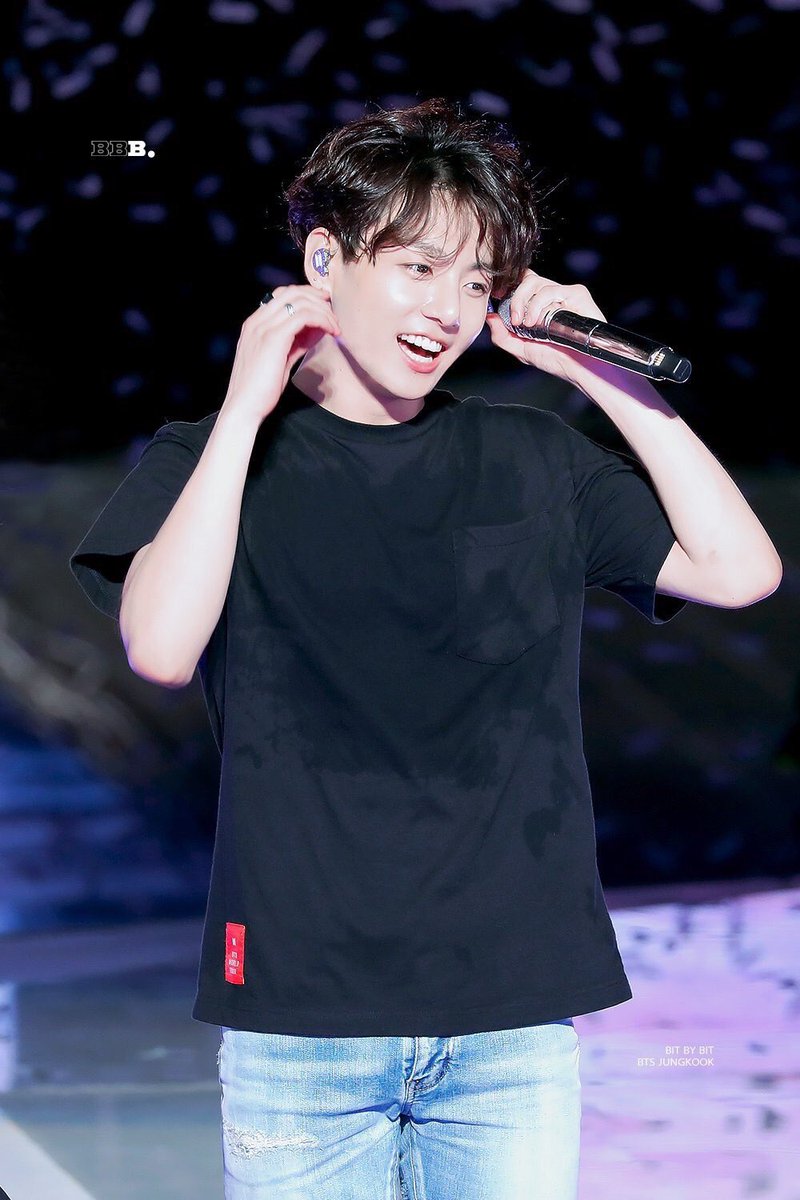 Jeon jungkook in Sleeves : a thread