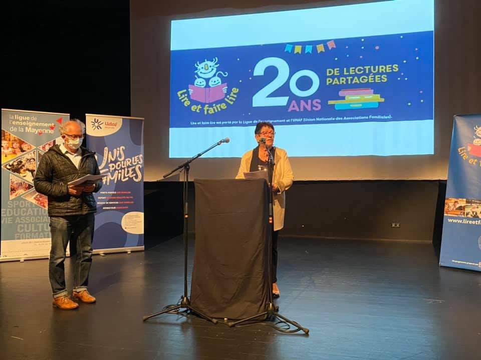 udaf_53's tweet photo. 20 ans de lire et faire lire, remise des recueils de poésies crées par des enfants d’écoles mayennaises. « Plaisir de lire, plaisir de partager, des poèmes pour le dire ».
#lireetfairelire #udaf53 #fal53 https://t.co/chAudf8Pl1