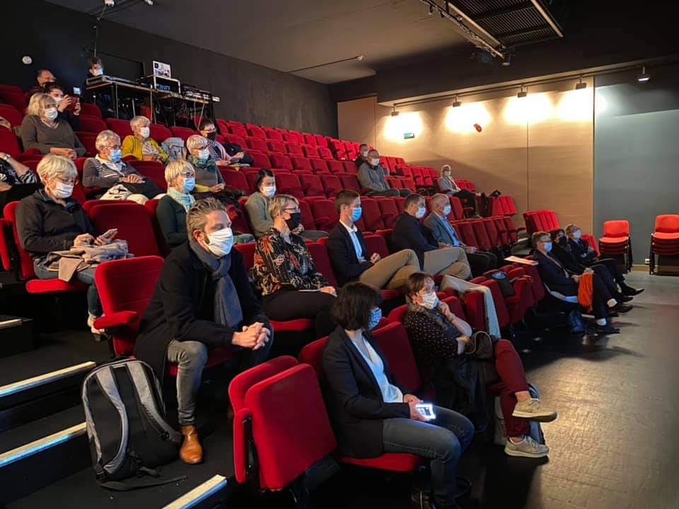 udaf_53's tweet photo. 20 ans de lire et faire lire, remise des recueils de poésies crées par des enfants d’écoles mayennaises. « Plaisir de lire, plaisir de partager, des poèmes pour le dire ».
#lireetfairelire #udaf53 #fal53 https://t.co/chAudf8Pl1