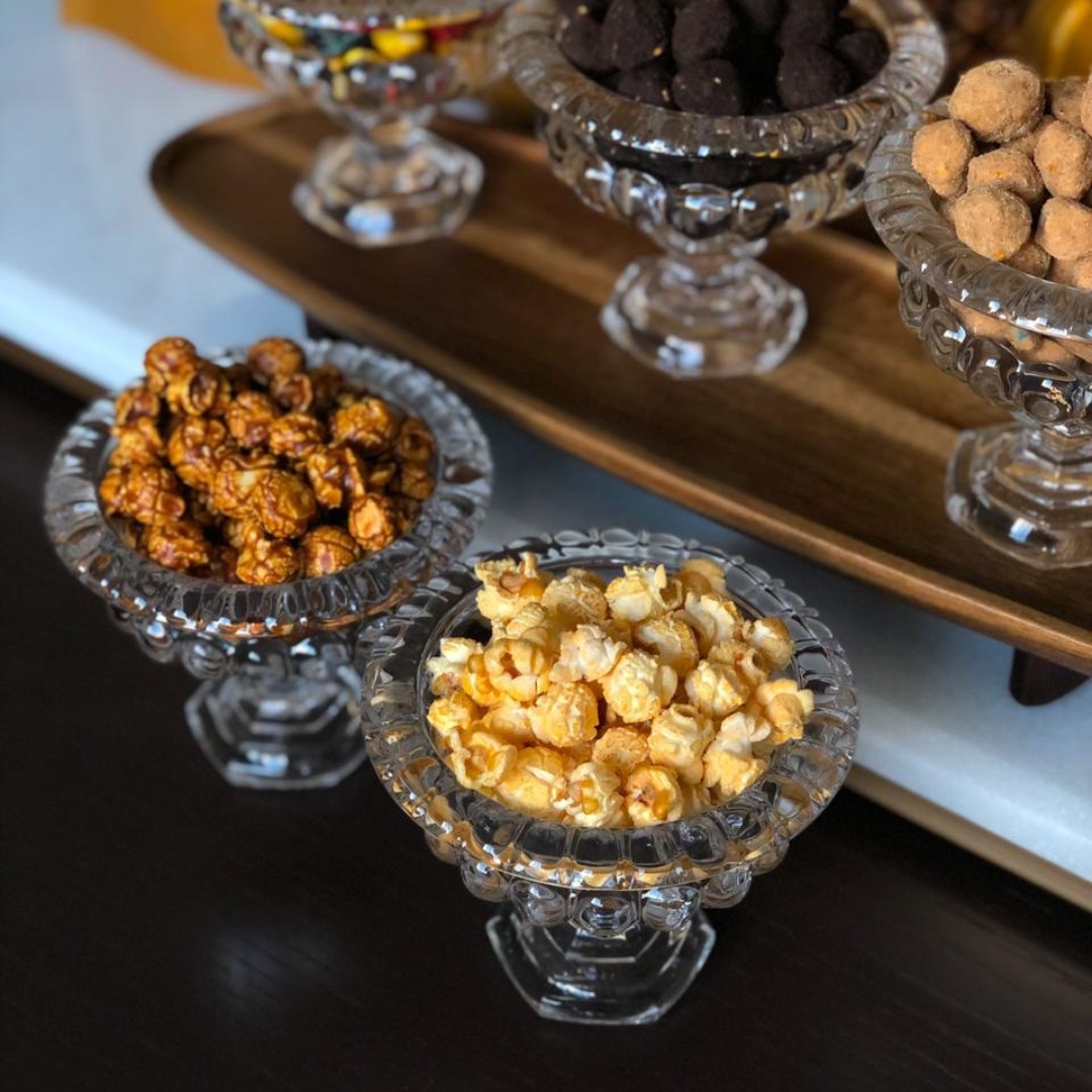 LetsPopcornKSA's tweet photo. Add flavors to your weekend gatherings with your beloved ones 🍿❤️🎨

لوني جمعاتك مع النكهات المختلفة من ليتس بوبكورن  🍿❤️🎨

#LetsPopcorn #Popcorn #Healthy #LessCalories #LessFat #AirPopped #DietFriendly #NoOil #Riyadh #RiyadhPark #Saudi #NationalDay #Sweets #RiyadhRestaurants https://t.co/e9tLlkvdJa