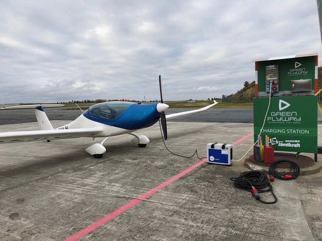 PureFlightS's tweet photo. ΦNIX has been flying all day for Green Flyway in Östersund (ESNZ) 🛩🇸🇪⠀
#ΦNIX #PureFlight #PurePlane #GreenFlyway #Sweden #Ostersund #electric #allelectric #aviation #electricaviation https://t.co/yNpqzPXqWg