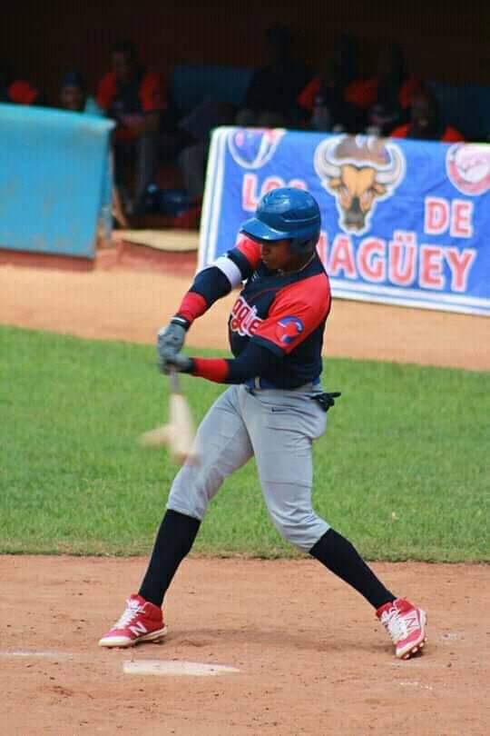 torosdecamaguey's tweet photo. 🥊Luego de cinco entradas completas el marcador refleja un 11x1🥊

🐃En la parte alta de ese inning los Toros fabricaron 3 para amenizar con propinar KO por segundo día consecutivo a los Cazadores.

🚨 Humberto Bravo lleva de 4-4

#PoderTaurino
#SNB60
#3erJuegoCMGvsART https://t.co/fsn8449nii