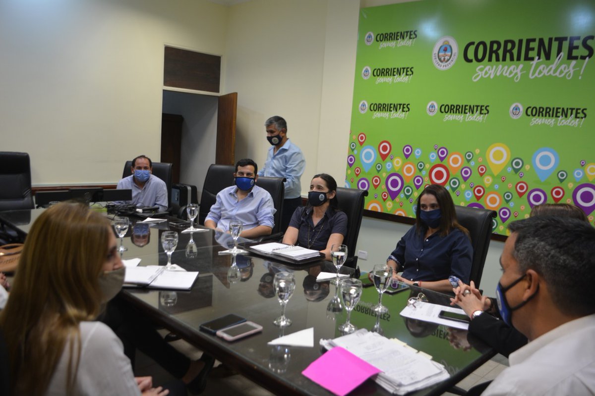 SusanaMaBenitez's tweet photo. Nos reunimos en la Sala de Situaciones del @MinisterioEduc con el Subsecretario de Gestión Administrativa Cdor. Mauro Rinaldi y el personal técnico de la #DIGEP para avanzar sobre temas educativos de gestión privada. #CorrientesSomosTodos https://t.co/ztLU3YoE72