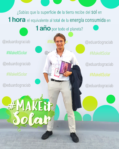 ETSIDI_UPM's tweet photo. Ven a conocer a Eduardo Gracia, de #AlohaSmartCity (actúaupm 2019), que ahora lanza el proyecto #MakeitSolar en la entrevista que le hace @actuaupm #somosUPM #emprendimiento #innovacion @osantossopena @eduardog https://t.co/eP99nBW5Wv https://t.co/cwmLDvvgAG