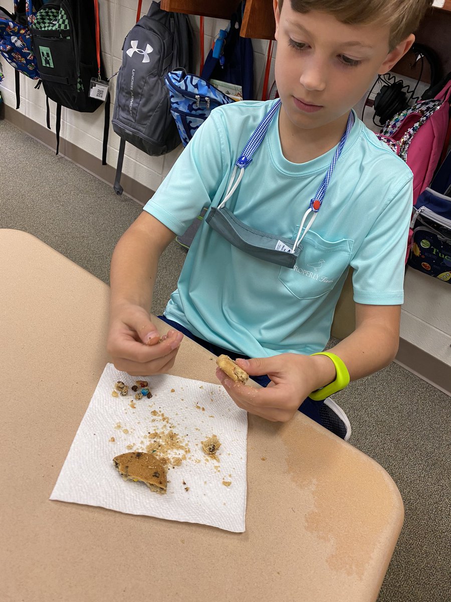 MrTaylor_TGS's tweet photo. Today, we became geologists and practiced identifying the “minerals” in our “rock.” #CookiesfortheWin! https://t.co/XTOpkBbWcF