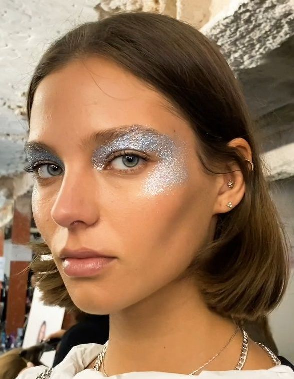 ELLEfrance's tweet photo. Dans les coulisses beauté du défilé Etam https://t.co/X2mIZCBMCN https://t.co/fbT4Qx7BlG