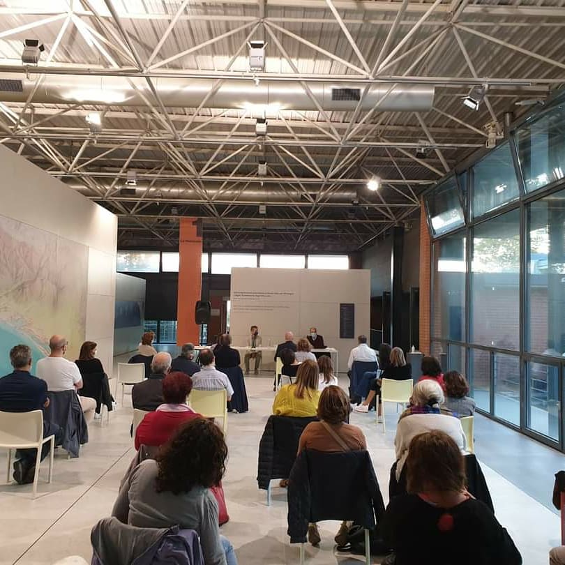 MuseoMAP's tweet photo. 🏛📚 Un bell’incontro ieri sera al #MAP per la presentazione del libro di Massimo Baraldi “Tre giorni nella vita”! Con l’autore, Sergio Iagulli, direttore di Casa della poesia, e Michele Buonomo, membro del direttivo nazionale di Legambiente Onlus. https://t.co/wK9gNI8V80
