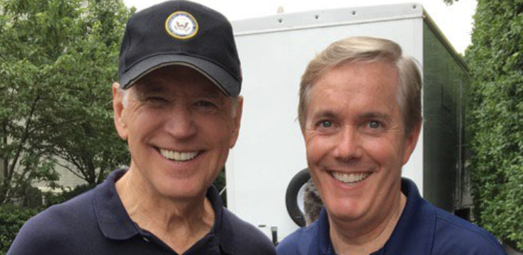 KelemenCari's tweet photo. Second Debate moderator, Steve Scully, interned for Joe Biden when he was in college. https://t.co/lf03Q0XlJg