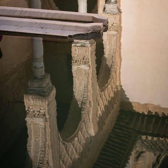 arquilatria's tweet photo. @AlvaroGalmes @oli03o "Tras limpiar la alberca del #PatioArrayanes, el agua, un espejo de la arquitectura".
Foto Patronato de la Alhambra https://t.co/CHZuhvPoDV