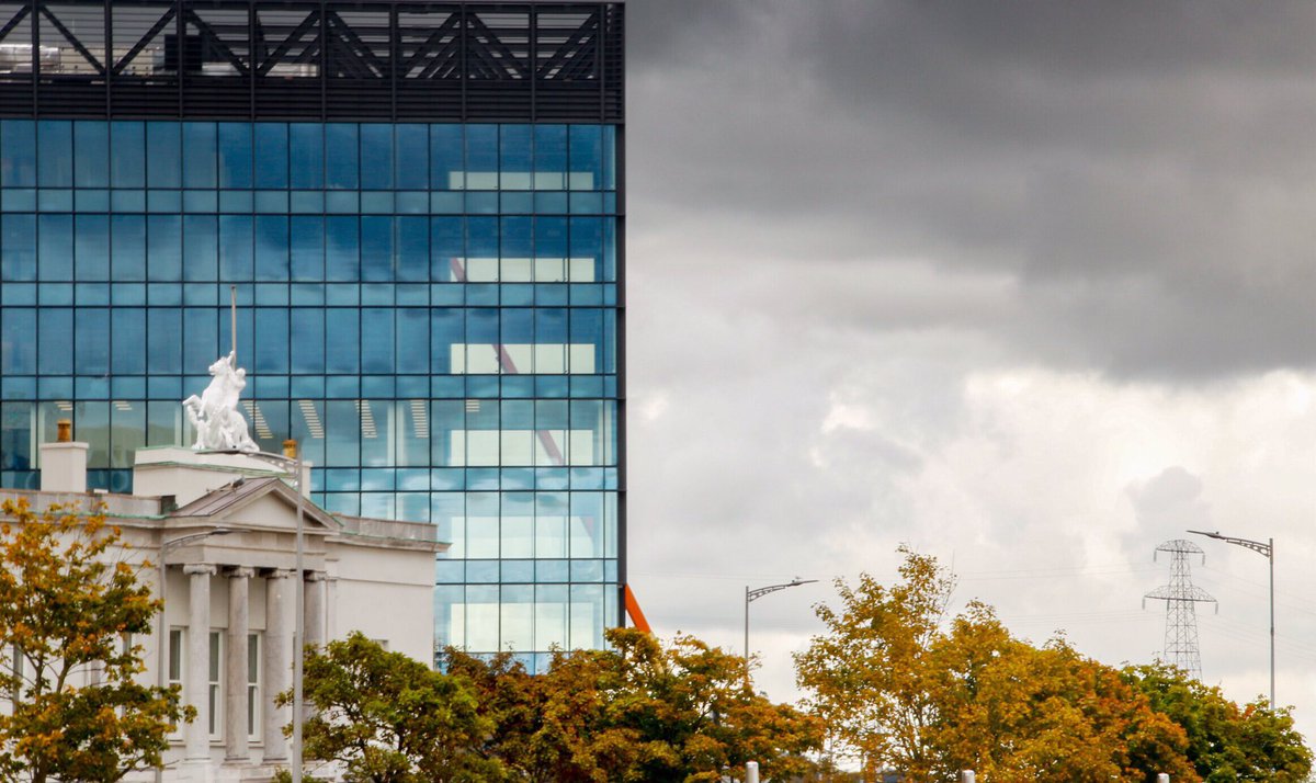 deirdrops's tweet photo. Autumn in the city.. 🍁 

#CorkCity #Autumn #cityscape #ireland https://t.co/NMB78fh5b3
