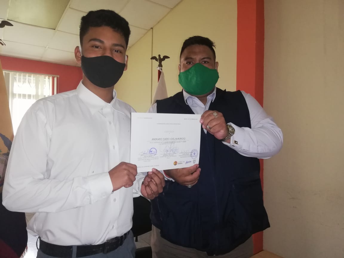 EducacionZ2_Ec's tweet photo. #SíALaEducación | Premiación del concurso Develando Oportunidades a los estudiantes Nayalli Sánchez de la U.E. San Miguel de los Bancos en la categoría Emprendimiento Tradicional y Joel Andrade de la U.E. Vicente Anda Aguirre en la categoría de Proyecto Stem | Distrito 17D12. https://t.co/XbzPsXfUwz