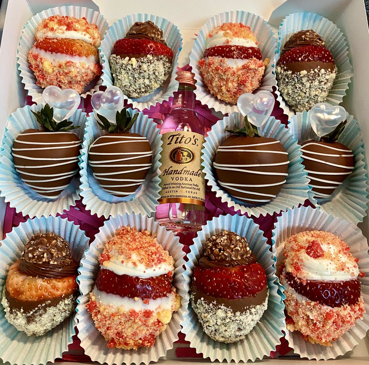 KBsBerries's tweet photo. I am a 22 year old food artist based in Miami, FL. I put a lot of thought, effort, and love into what I create. It costs nothing to RT and support a young entrepreneur. My next customer can be on your TL, support local black businesses y’all! ♥️🍓🍫 THANK YOU!!! https://t.co/7MdPfhkz5c