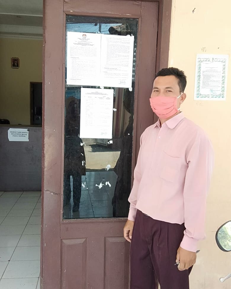 KuripanPps's tweet photo. Penempelan Persyaratan Pembentukan KPPS Desa Kuripan
.
.
.
.
#tintaungukanggodemakmaju
#kpulawancovid19
#kpudemak
#pilbupdemak2020
#ppkkarangawen
#ppsdesakuripan https://t.co/0LvQrYnJcy