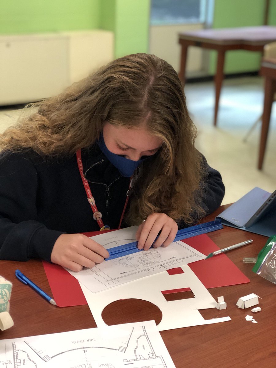 McAuleyMacs's tweet photo. Making scale models in Drama II Tech! #dramatech #scalemodels #busymacs #mcauleylifetimeadvantage https://t.co/R2nKFEu4J5