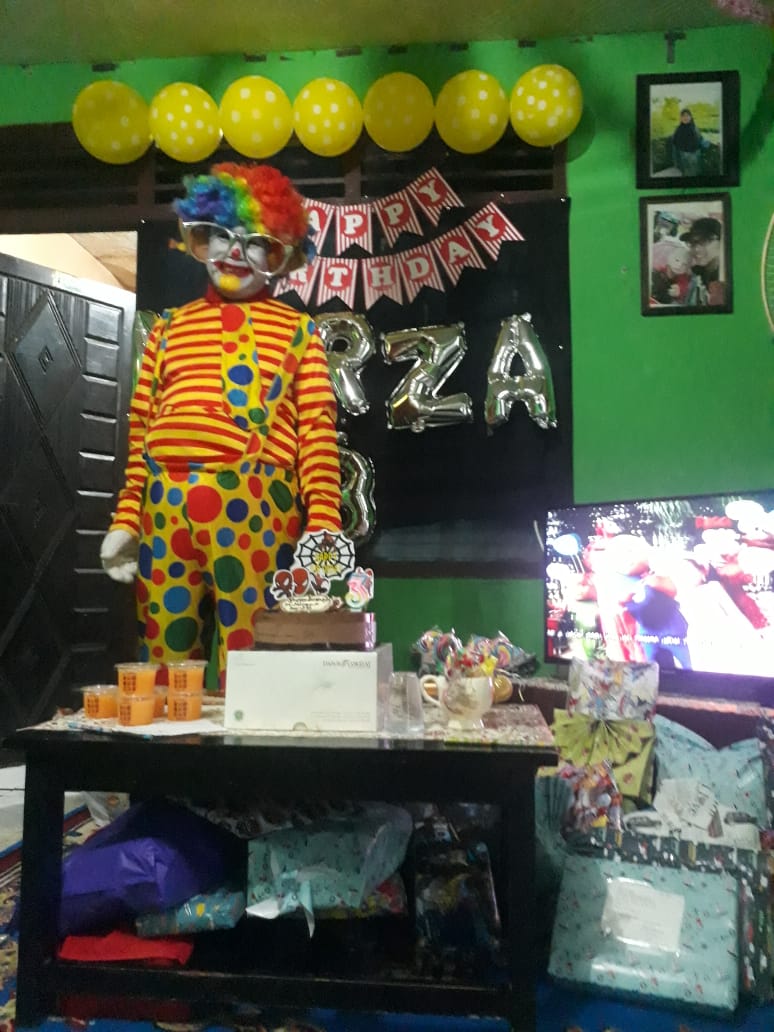 Anda perlu : BADUT, SULAP, MC, DLL. ( YANG  SERIUS),  Silahkan Hub: Suharno ( Harno Badut) . Jl. Darma Putra, 7, Rt. 09/07 . No. 11. Kebayoran Lama Selatan. Jakarta  Selatan. HP. WA. 081315455443,  081315651114.