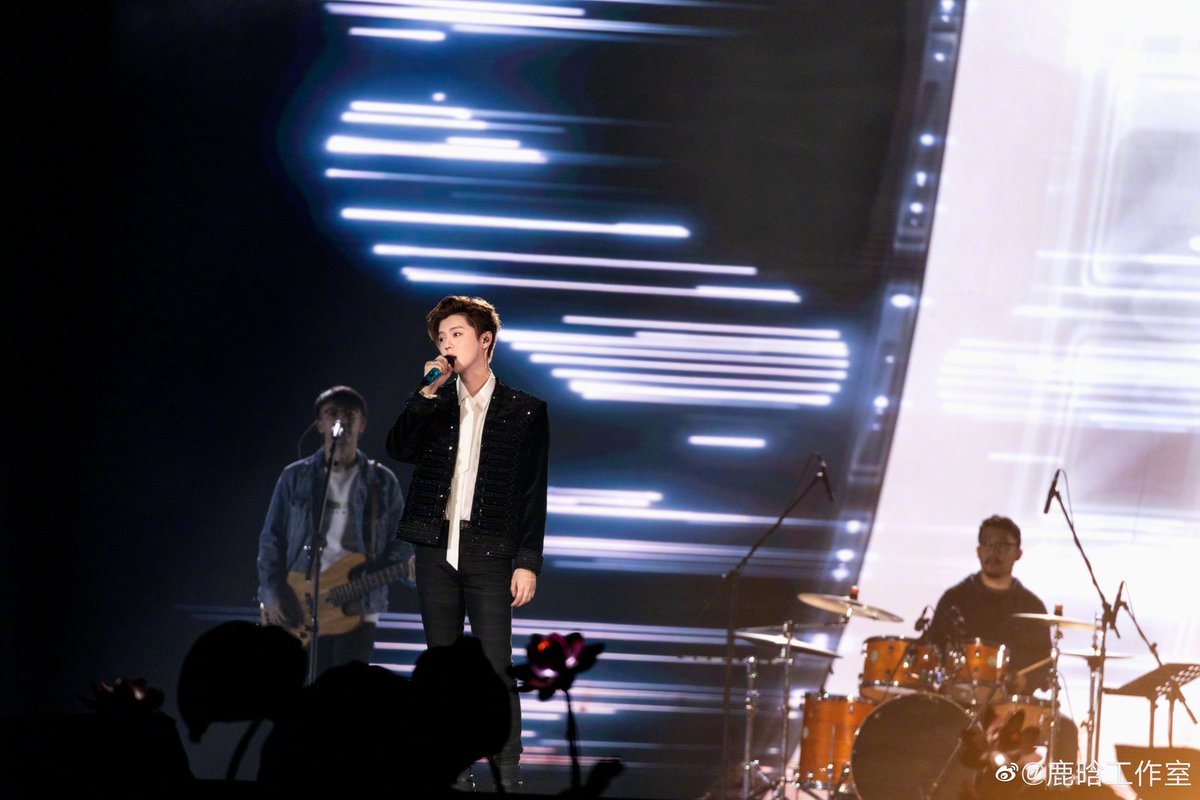 Luhan_Arg's tweet photo. 201001
🦌 #Luhan Studio Weibo. (2/2)

2020 CCTV Mid-Autumn Festival Gala, el estreno de <Dream land> de #LuHan se ha iluminado, usando música para transmitir energía positiva, que todos los que persiguen los sueños estén siempre llenos de sangre y esperanza. https://t.co/sTX775qpAy