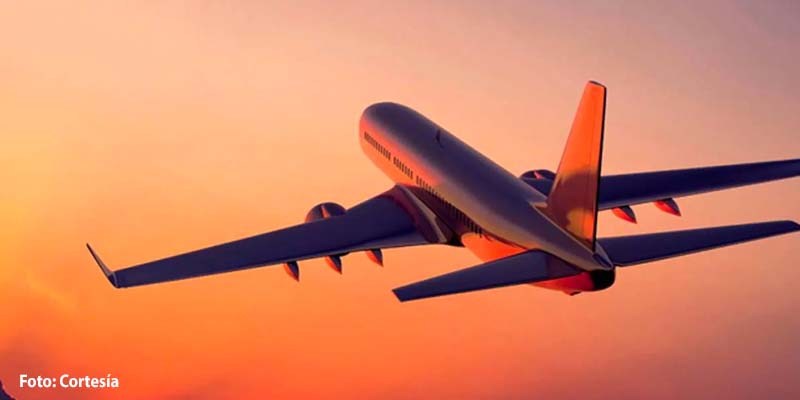 VerasNews's tweet photo. ✈️Este jueves se reactivan los vuelos de Europa hacia Cancún. 
😎 #AbriendoLaConversacion 🌴 #Turismo  
Entra a ver los detalles➡️https://t.co/2DxXMKLx1Z https://t.co/BWu28X2xsT