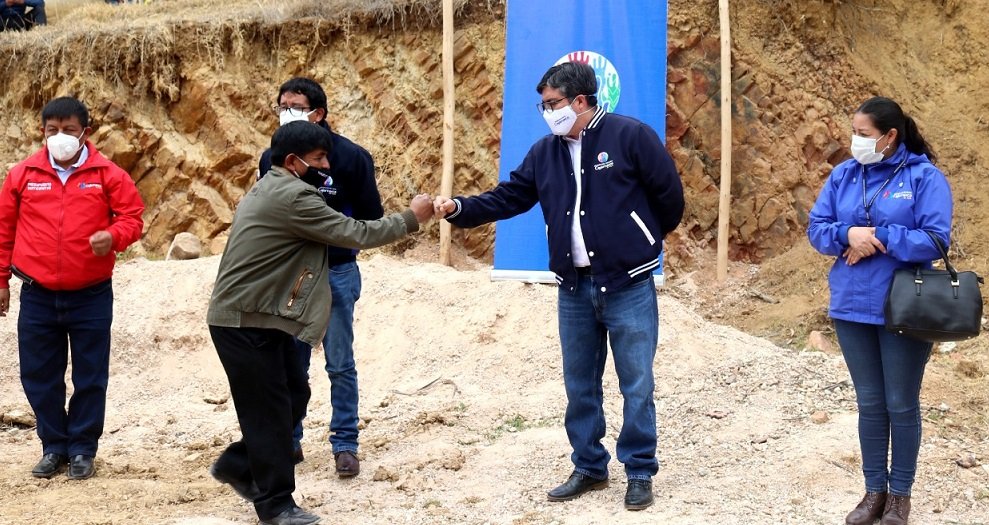 PCajamarquina's tweet photo. Obra es la séptima de un paquete de 18 proyectos por 25 millones y beneficia a más de 5 mil familias de los Centros Poblados de Agocucho, Cashapampa, Pariamarca y La Paccha

Con un presupuesto de 1 millón 121 mil soles se ejecutará... #prensacajamarquina https://t.co/9SoXMtmWP0 https://t.co/AHiWwmgNEA