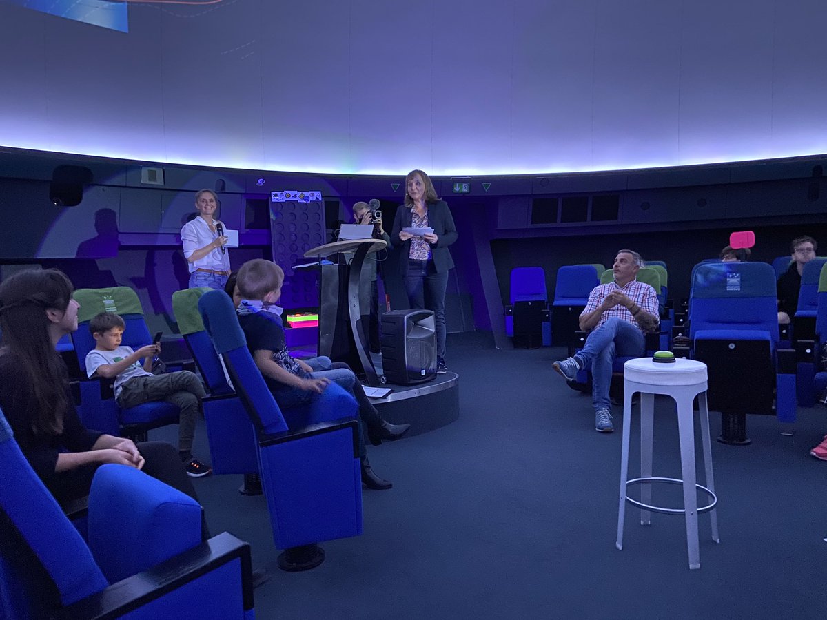 phaenomenale_'s tweet photo. Phiz im Planetarium Wolfsburg mit tollen Teilnehmern. #phaenomenale2020 #planetariumwolfsburg https://t.co/uACQykszZq