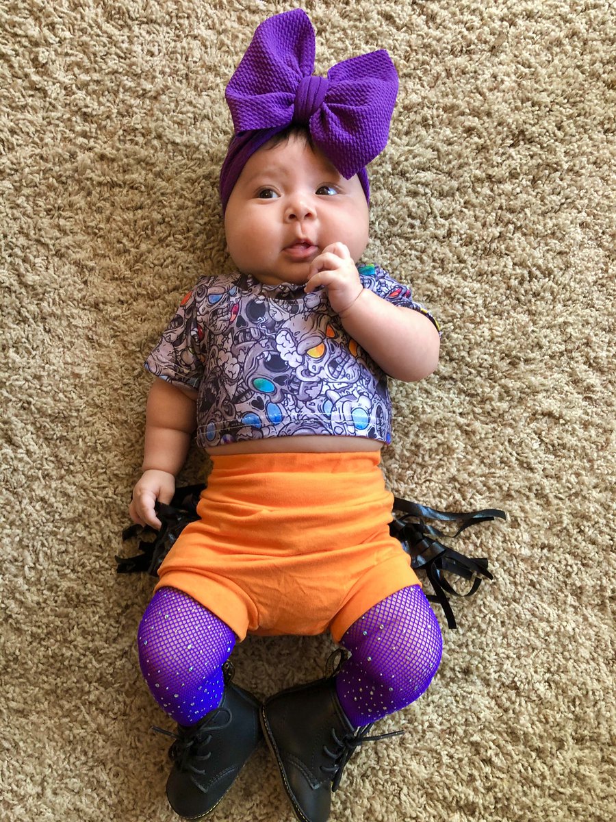 Bad to the bone. 💀✨

It’s October 1st and we’re kicking off our #31DaysOfHalloweenChallenge with this Skull Fringe set. 😍 

#31daysofhalloween #kidsfashion #shopsmall #halloween #skulls  #bigbows #bigbowsdontcare #smallshopsupporter #smallshopsnob