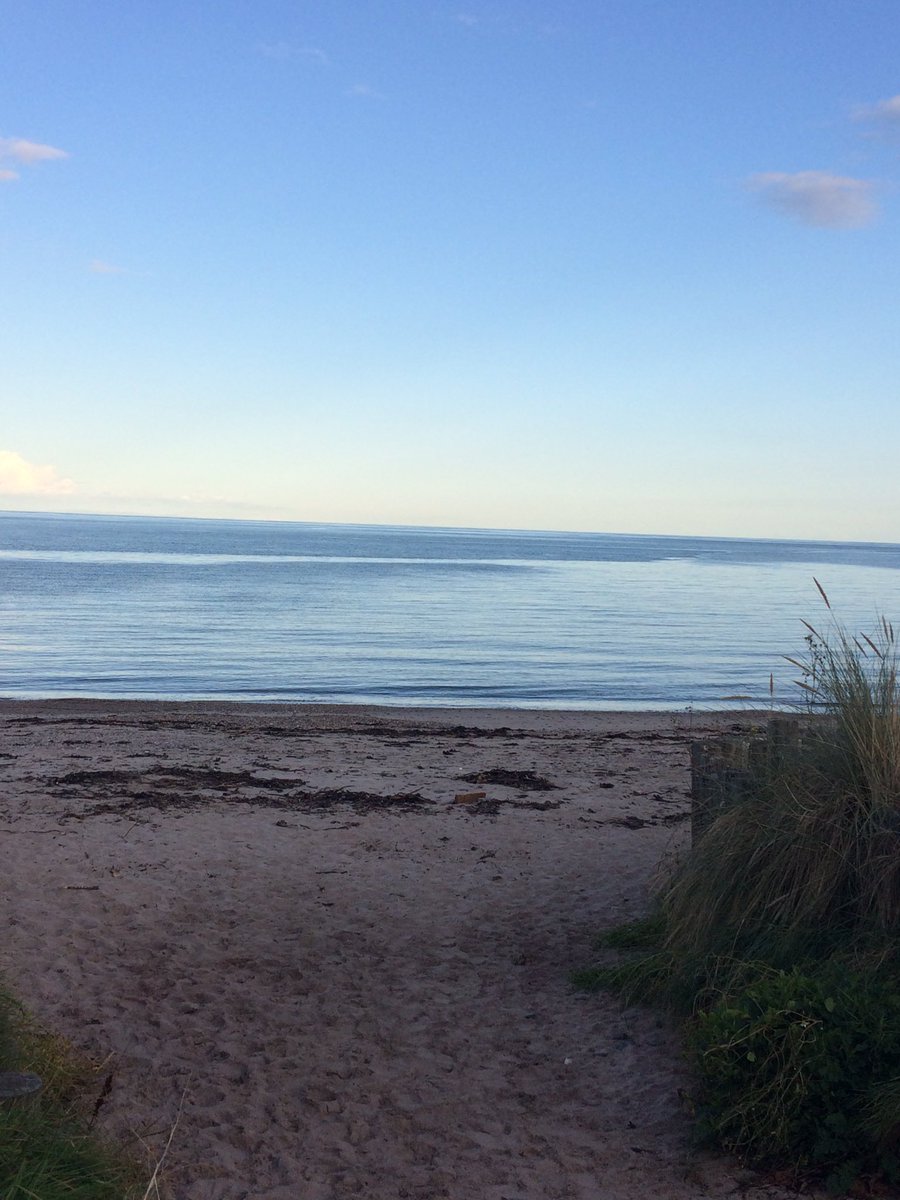 marnielav's tweet photo. Swim no.75! Who wouldn’t want to get in that sea 🌊 #25togo https://t.co/hDCLKuDlOy
