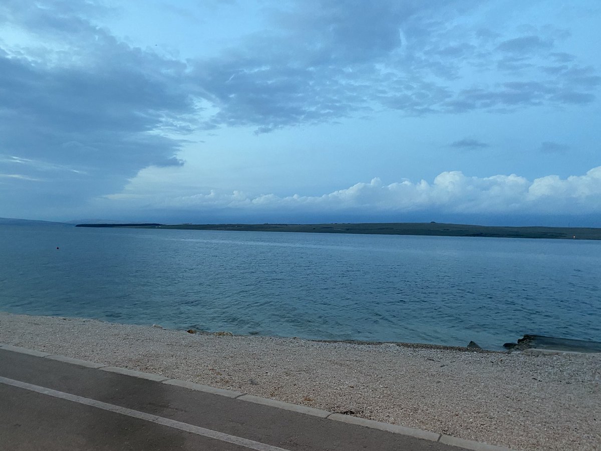 izorko2105's tweet image. What do you do when you’re not working? I just stare into sea.
#notcoding #relax #developers