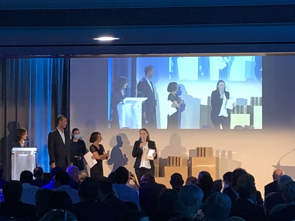 Bravo aux équipes marketing @GroupeMacif qui remportent le trophée d’or <a href="/Les_Trophees/">Trophées Assurance</a> pour sms 2.0