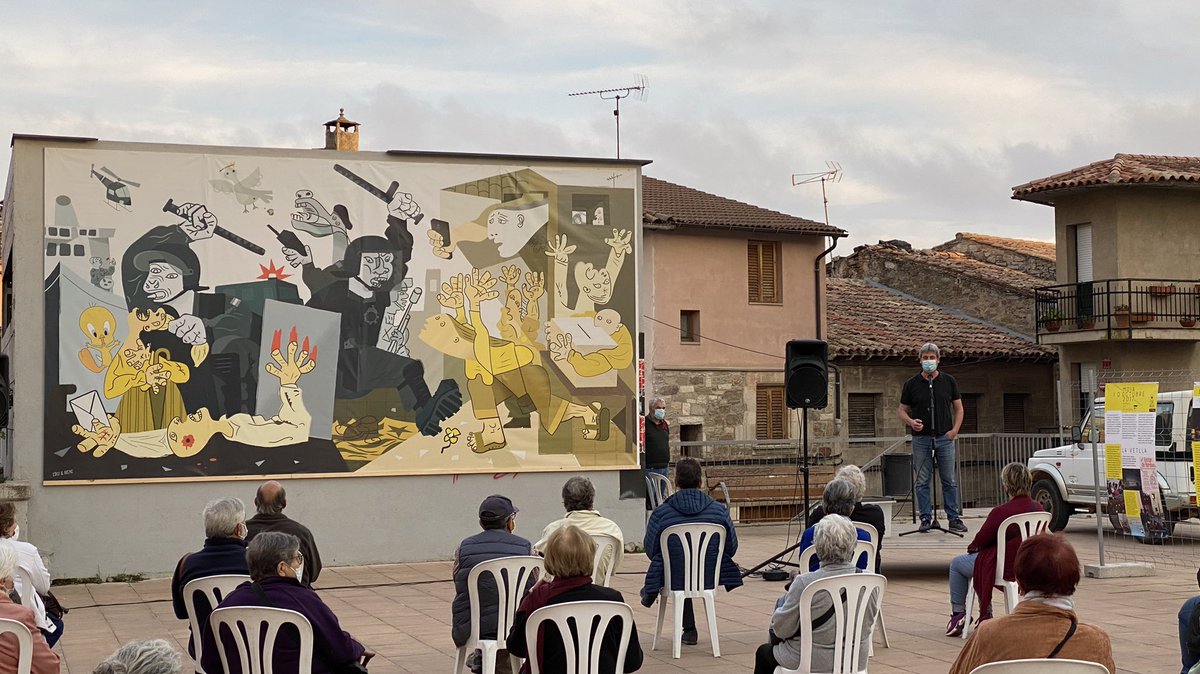 Acte de commemoració de l’#1octubre a Moià.
Parlaments de l’alcalde de Moià <a href="/Dionis7vetes/">Dionís Guiteras</a> i el president de l’Anc Moià-l’Estany, Pere Antúnez.
#1octubre 
#independència