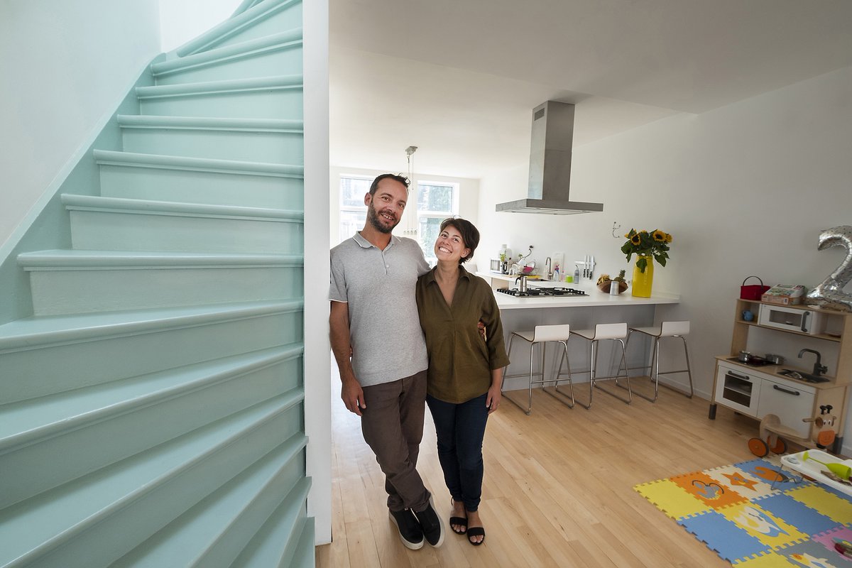 rotterdam's tweet photo. Cristina en Giuseppe zochten jarenlang vergeefs naar een koopwoning in hun geliefde Oud-Charlois. Uiteindelijk vonden ze er twee, die ze samenvoegden. Daarbij geholpen door subsidie van de gemeente. Lees hun verhaal: https://t.co/Q4m6r1VjMC
#WonenopZuid #Charlois #NPRZ https://t.co/qFYWIv3pPX