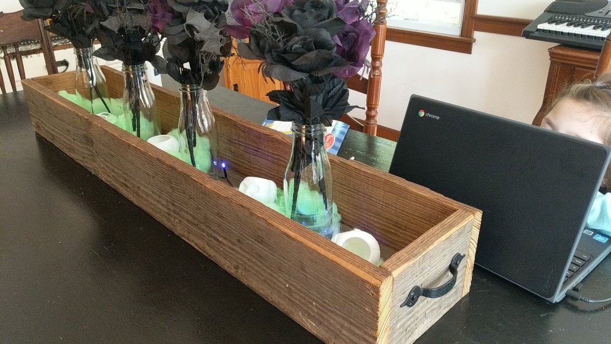BeachinBitch13's tweet photo. @WoodWhisperer @Shadetre Table boxes https://t.co/S4sthUC7Tu
