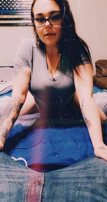 Who wants me on their lap ? Go subscribe to my #onlyfans and let me make custom content just for you💋<a href="/tag/fetish"class="tags"><span>#fetish</span></a><a href="/tag/adultwork"class="tags"><span>#adultwork</span></a><a href="/tag/thursdayvibes"class="tags"><span>#thursdayvibes</span></a><a href="/tag/feetgoddess"class="tags"><span>#feetgoddess</span></a>