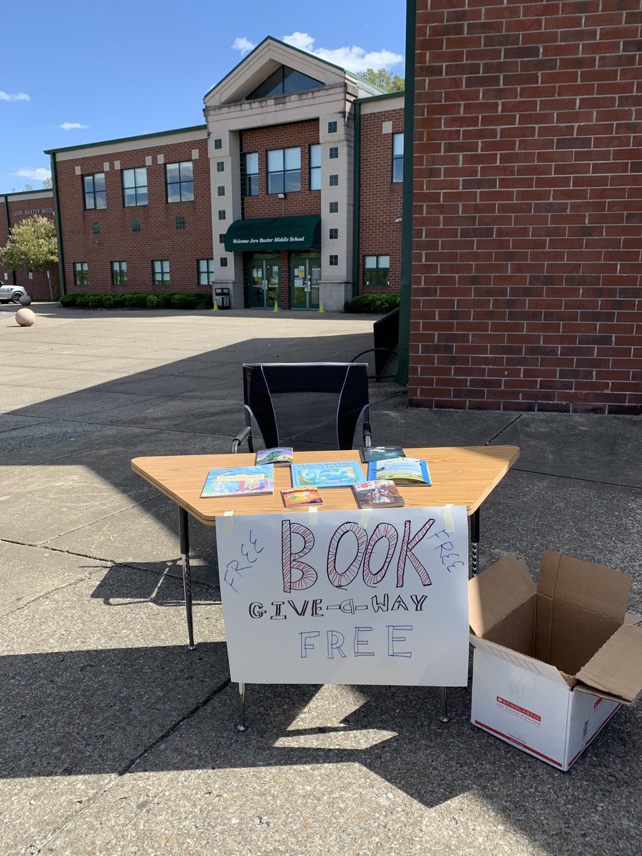doc_martin56's tweet image. Free Book Give-A-Way at Jere Baxter Middle School!  We are amost out!  Great reading for our scholars!  #mnpslibhacks #jerebaxtermiddle