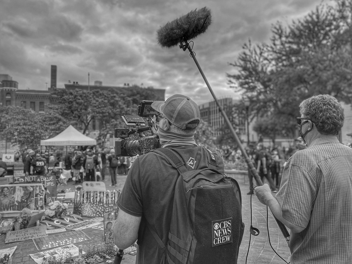 PhotoBarlow's tweet photo. Wrapping of covering Louisville protest #news #newscrew #newslife #newscrew @manfrotto_tweet @Sachtler @NanliteUSA @LiveU @portabrace camera bag audio booth in the field #cleanaudio #livetv @PelicanProducts #cbsnews @SonyProUSA @sonyf5f55users #boommic #cops #thecrew #flotech https://t.co/zvGQISToMg
