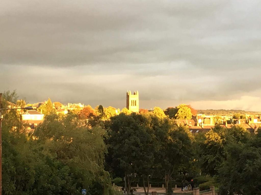 chr1stopherleo's tweet photo. A trio of parks and a Southside sunset #Maxwell #Queens #Auldhouse #SouthsideRunning #SouthGlasgow #AutumnSunset https://t.co/6Z7xTIYoR8
