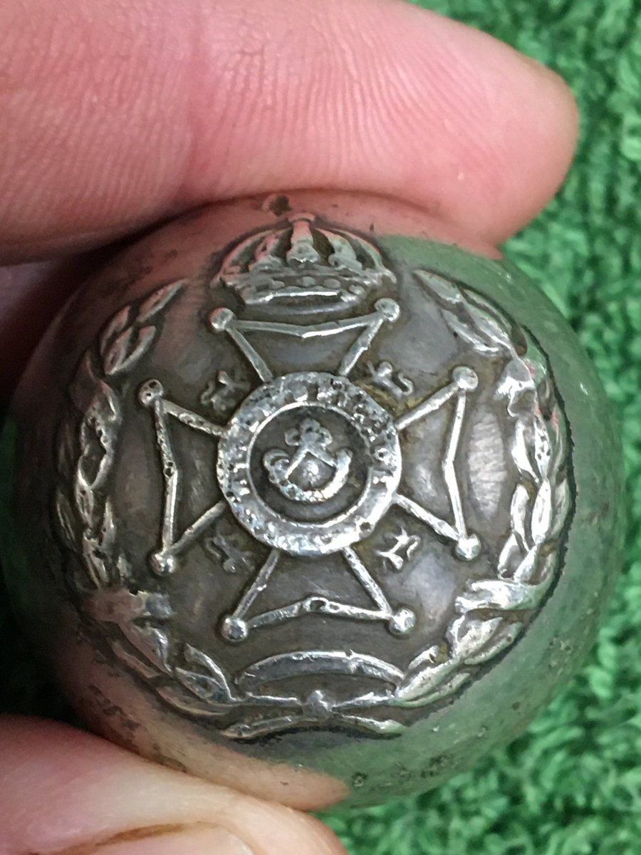 Anthony7Cutting's tweet photo. Evening to all here’s a little 20p charity shop buy today need to look up the maker #silver #walkingcain #Victoria #londonmaker https://t.co/D556pDFlsH
