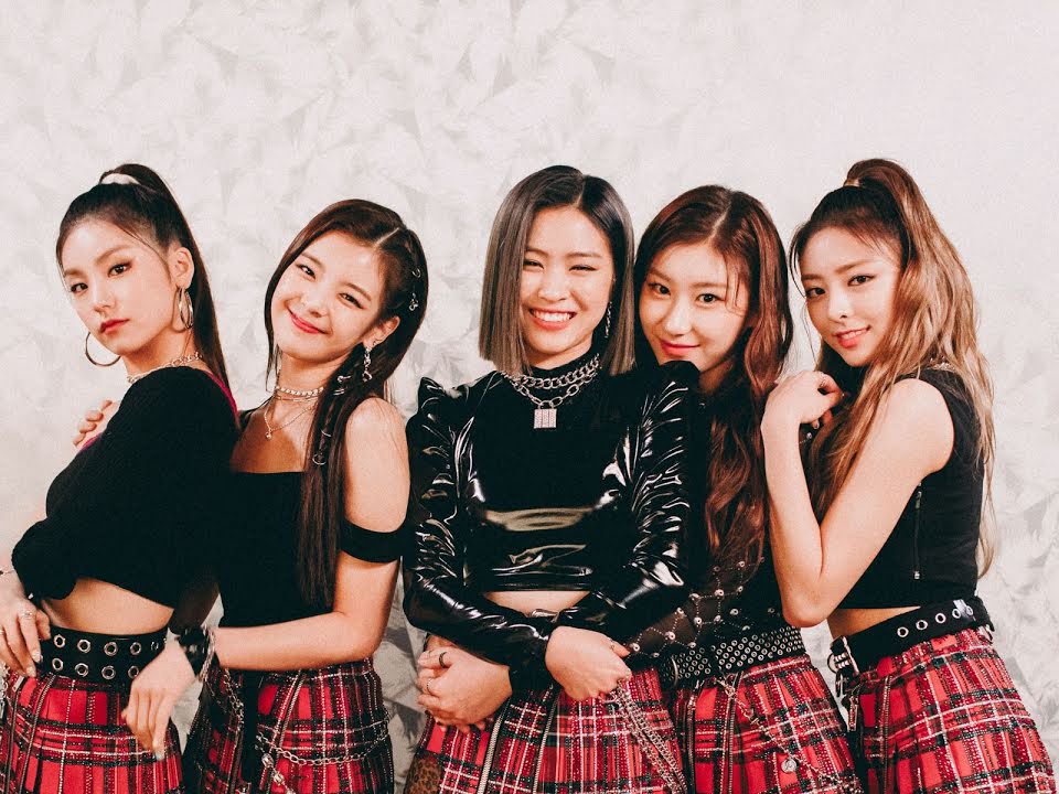 all 5 members of itzy are taller then yeojin from loona